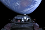 A 2018. február 5-én az űrbe kilőtt SpaceX rakománya, a Tesla Roadster. Forrás: spacex.com