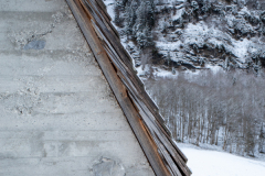 4-zsindelyhejalas-retegei-Bregenzerwaldban-az-Innauer-Matt-Architekten-altal-tervezett-wirmbodeni-kapolnanal-Schnepfau-2016-a-szerzo-fotoja