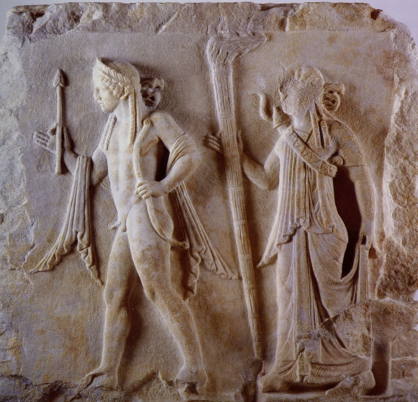 Márvány relief Apolló és Artemisz alakjával, Kr. e. 1. sz.