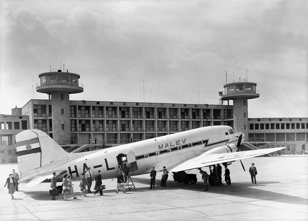 Dávid Károly: Budapest XVIII. Ferihegy 1 repülőtér felvételi épülete, 1939-48